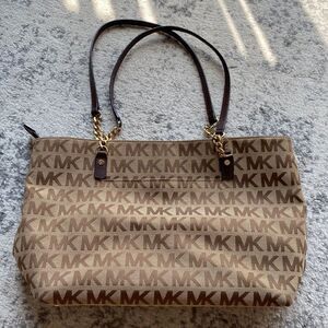 Michael Kors monogram logo tote purse shoulder bag in EUC